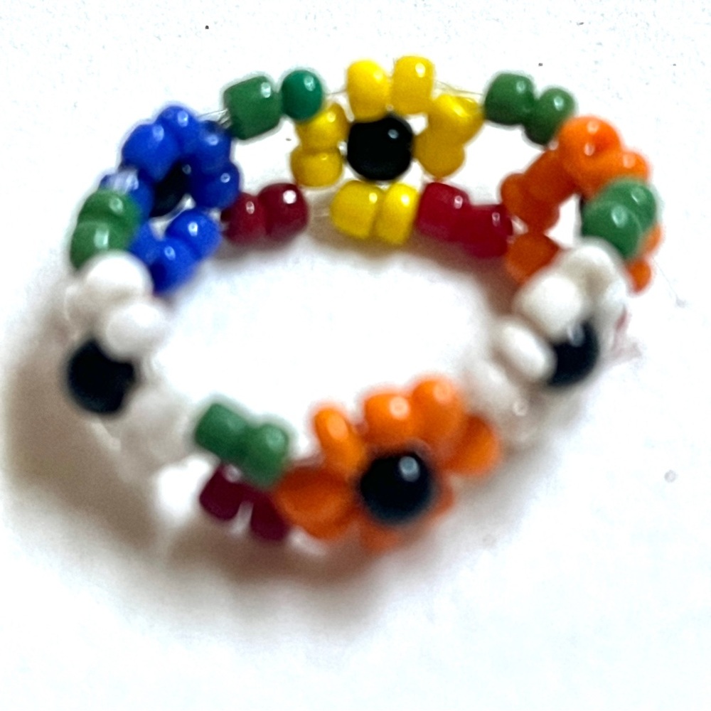 Vibrant daisy pattern beaded ring- white, blue, orange. Sweet little ringz